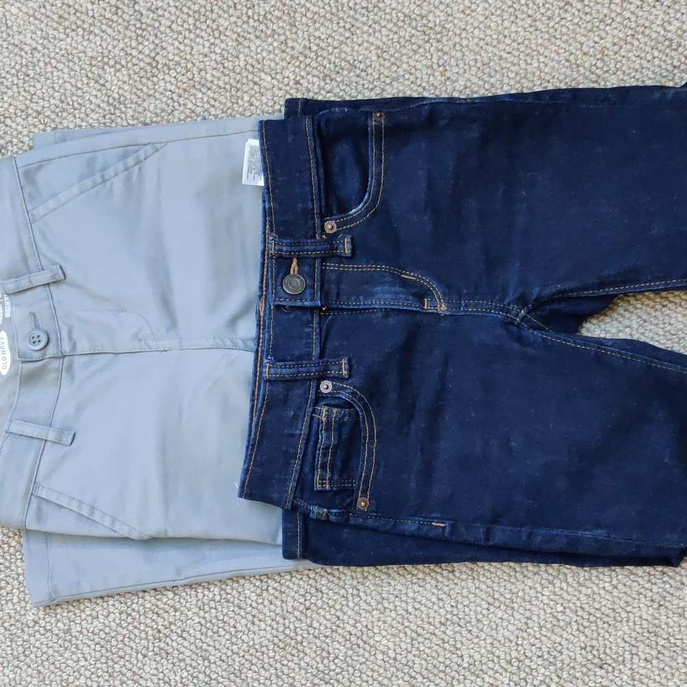 Bundle of 2 pairs of boy's trousers, size 5